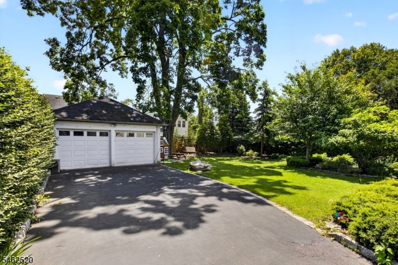 1326 Chetwynd Ave Property Photo 26