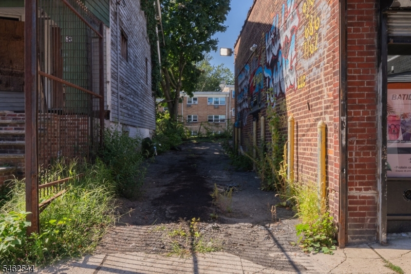 122 Myrtle Ave Property Photo 3
