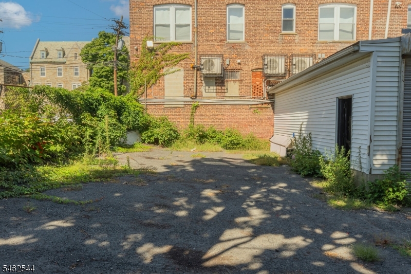 122 Myrtle Ave Property Photo 9