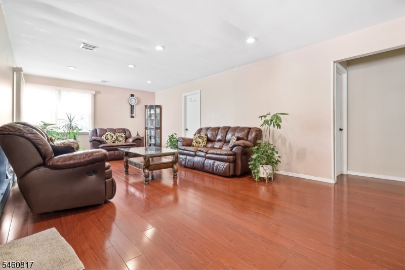160 Bridge St Property Photo 3