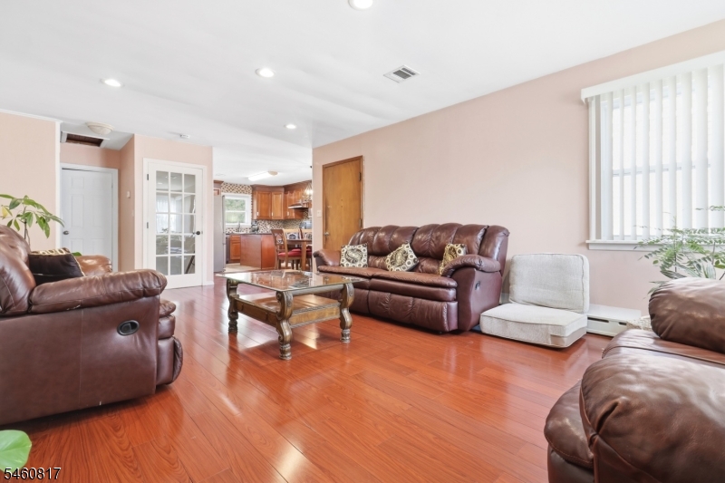 160 Bridge St Property Photo 5