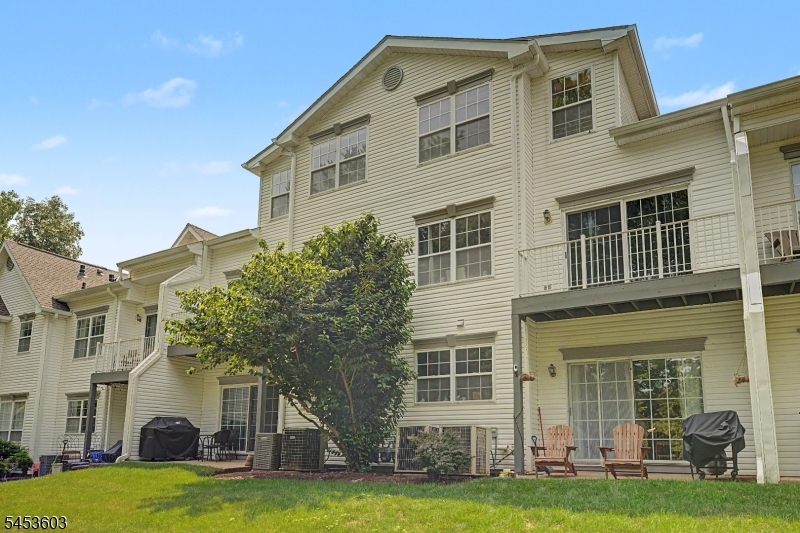 7 Caroline Foster Ct Property Photo 2
