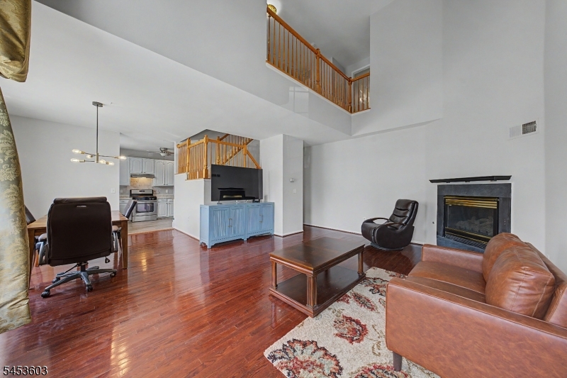 7 Caroline Foster Ct Property Photo 3