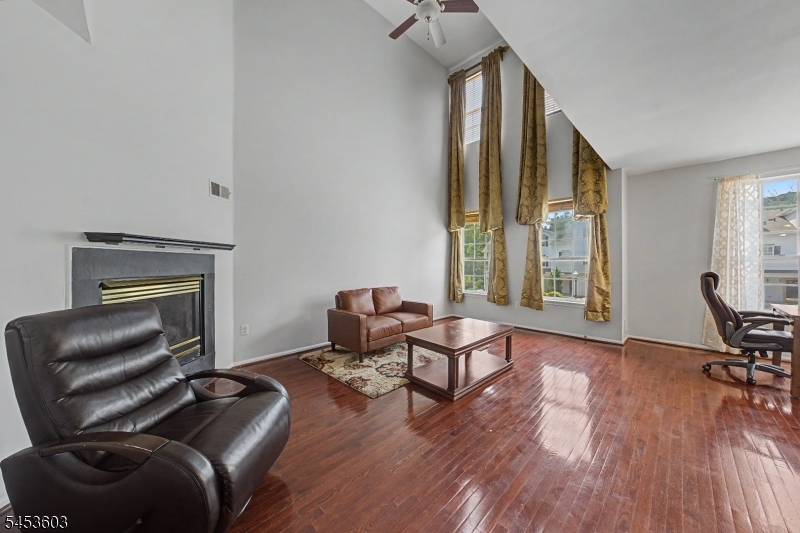 7 Caroline Foster Ct Property Photo 5