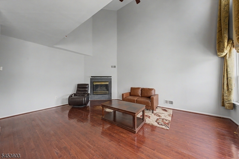 7 Caroline Foster Ct Property Photo 6