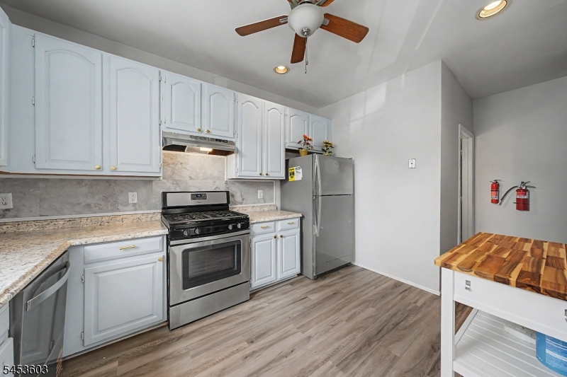 7 Caroline Foster Ct Property Photo 8