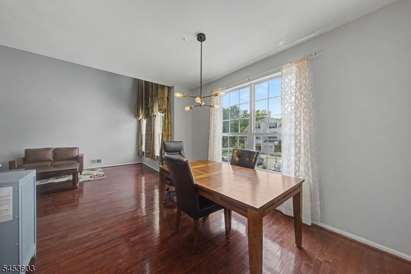 7 Caroline Foster Ct Property Photo 12