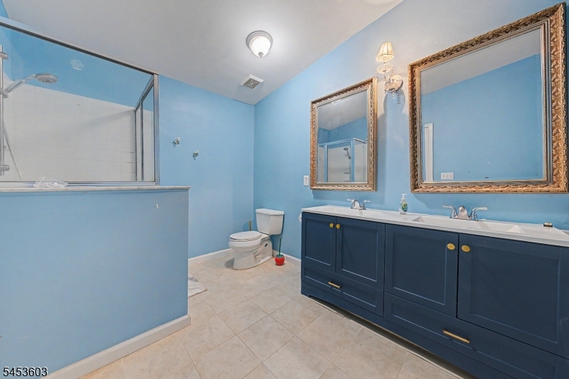 7 Caroline Foster Ct Property Photo 29