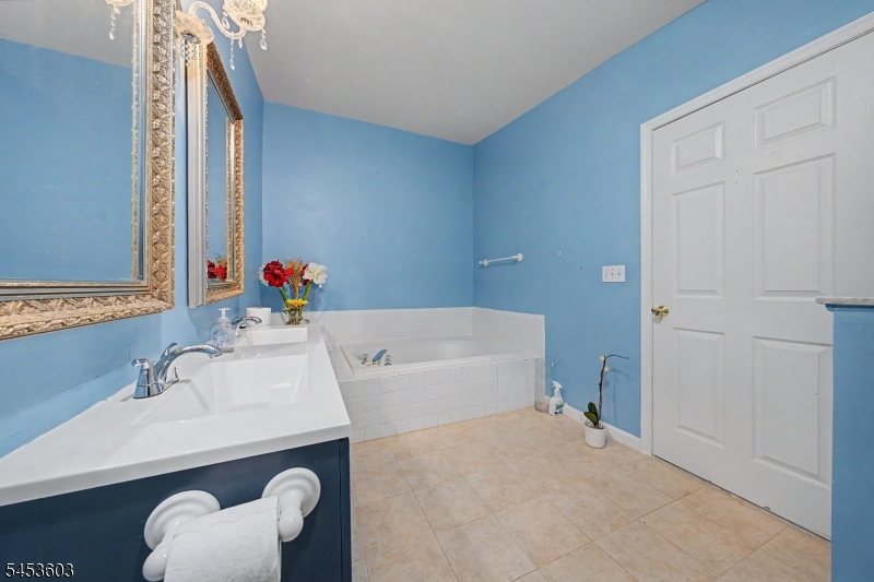 7 Caroline Foster Ct Property Photo 31