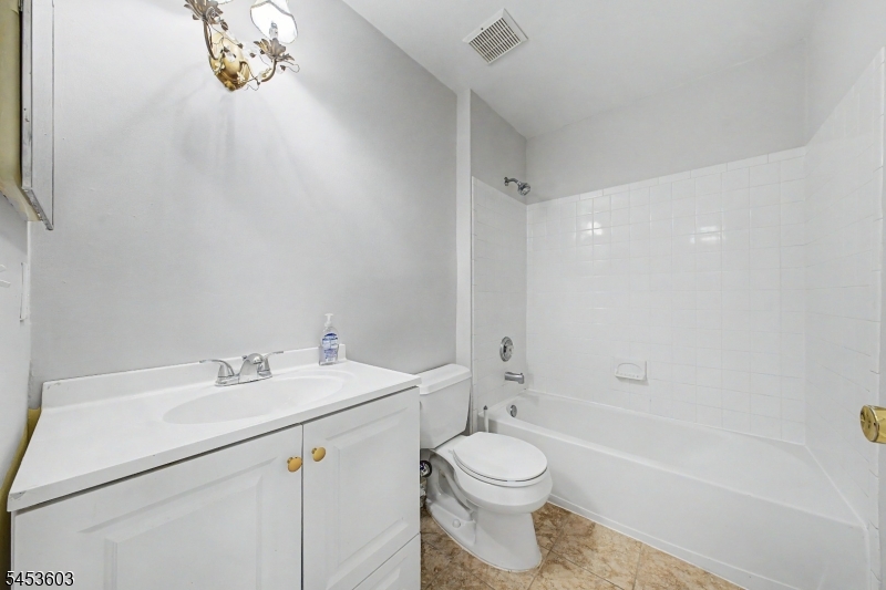 7 Caroline Foster Ct Property Photo 35
