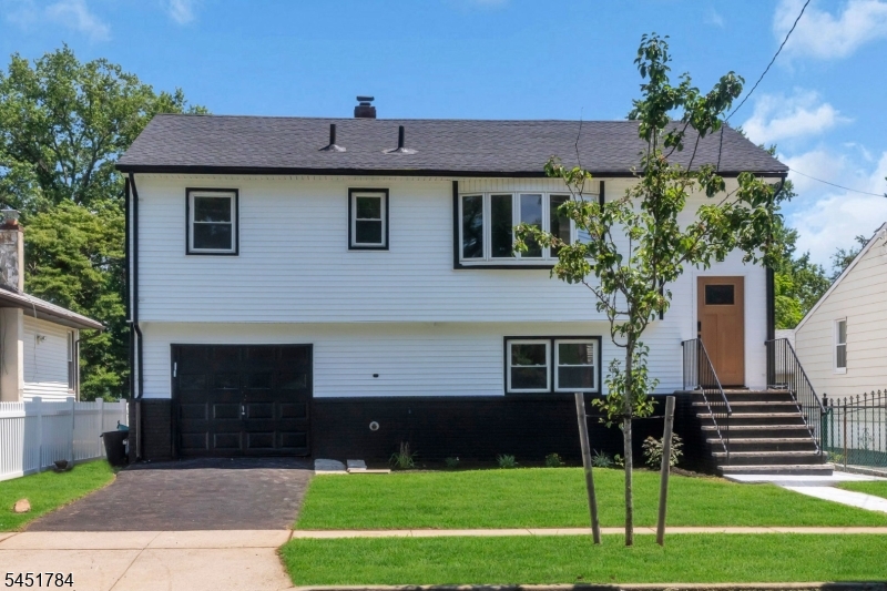 1307 Stockton St Property Photo 1