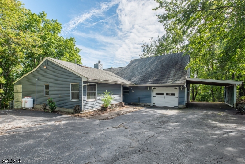 30 Shale Hill Rd Property Photo 1