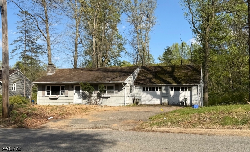 189 Center Grove Rd Property Photo 1