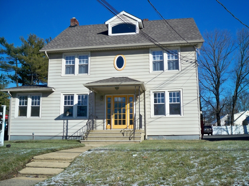 211 Park Ave Property Photo 1