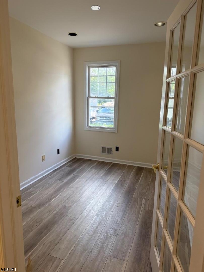 211 Park Ave Property Photo 5