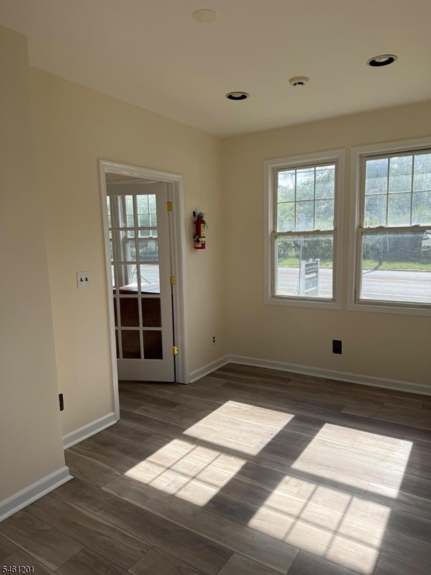 211 Park Ave Property Photo 10