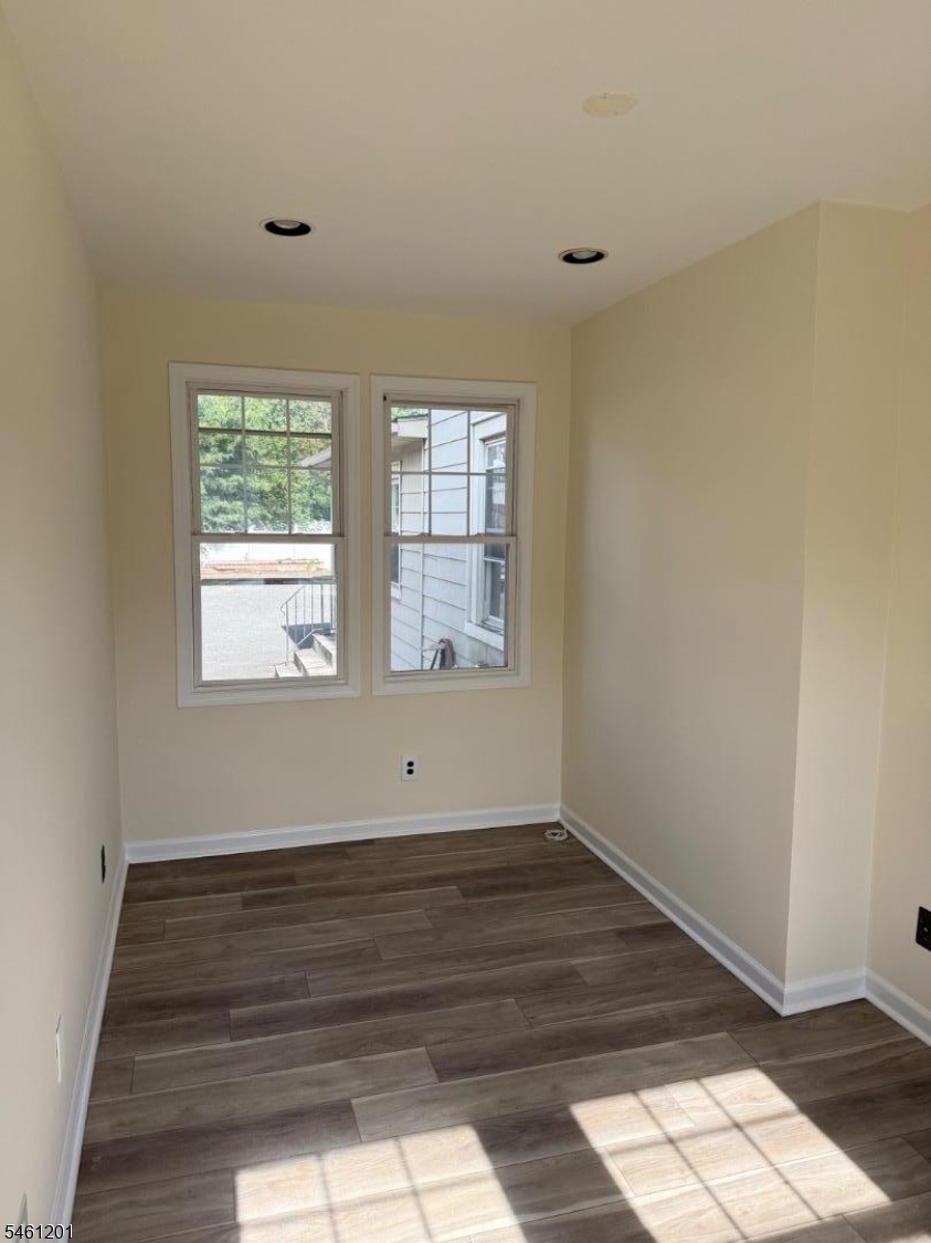 211 Park Ave Property Photo 11