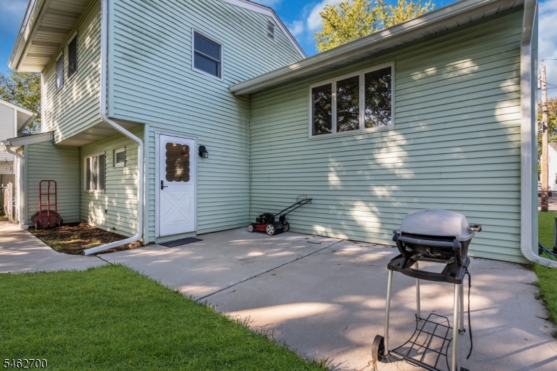 102 Avonridge Rd Property Photo 22