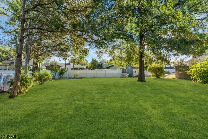 102 Avonridge Rd Property Photo 24