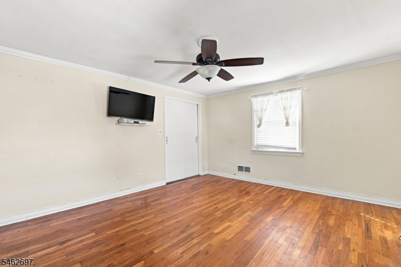 18 Memphis Ave Property Photo 8