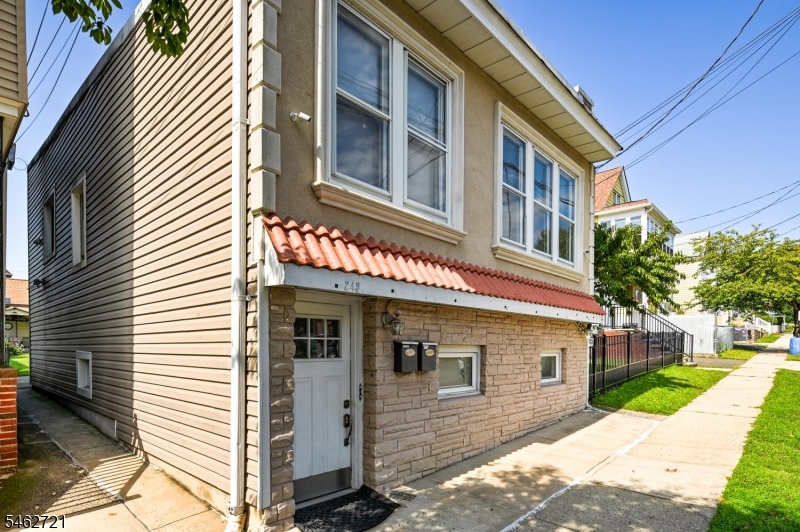 245 Pierre Ave Property Photo 4