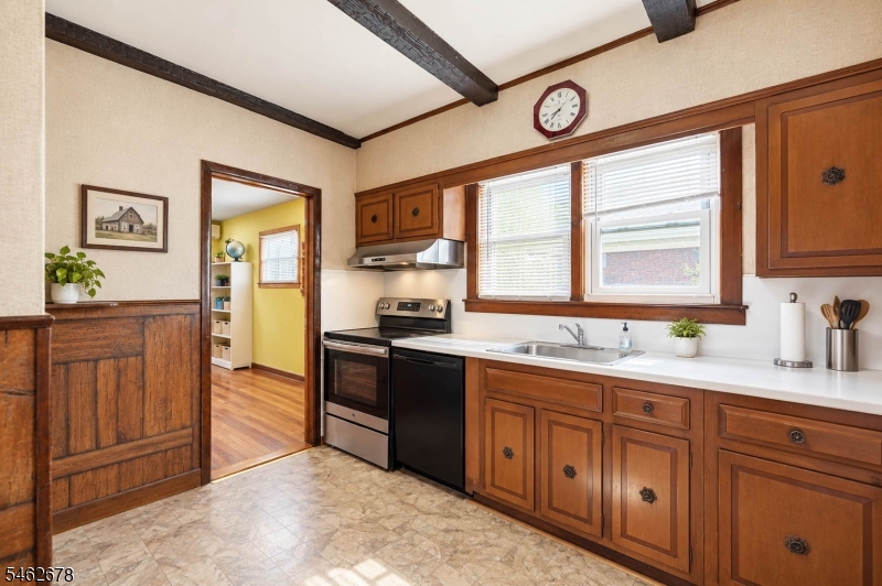 66 Rowland Ave Property Photo 13