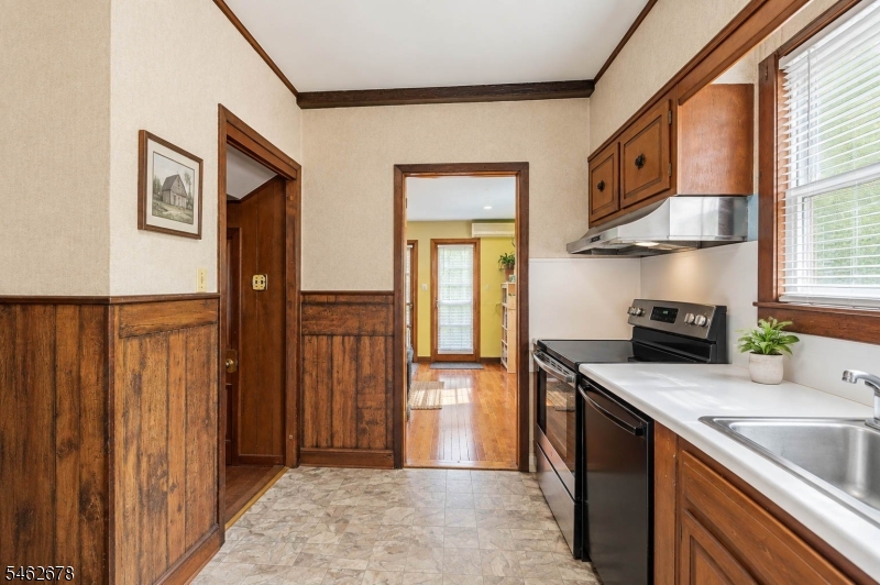 66 Rowland Ave Property Photo 14