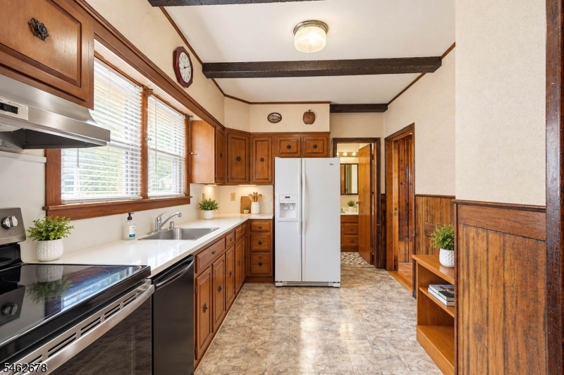 66 Rowland Ave Property Photo 15