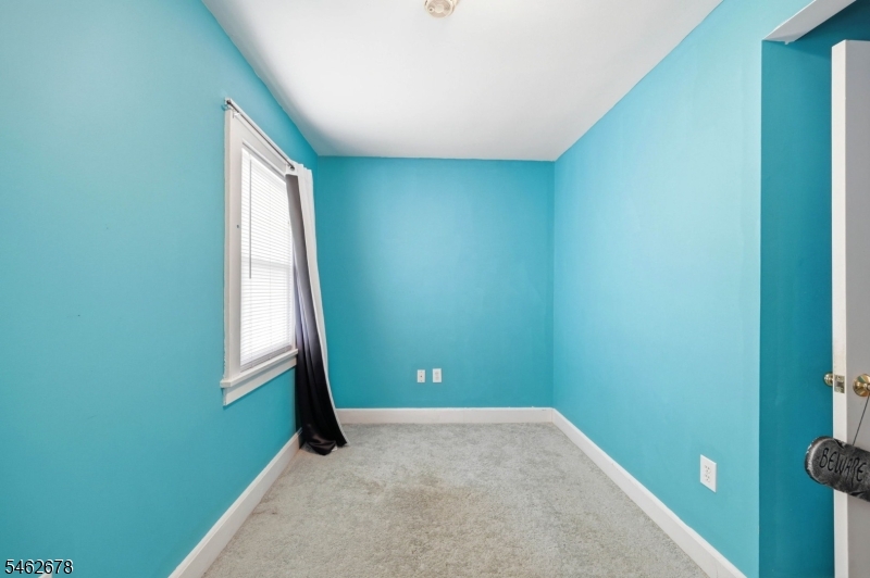 66 Rowland Ave Property Photo 20