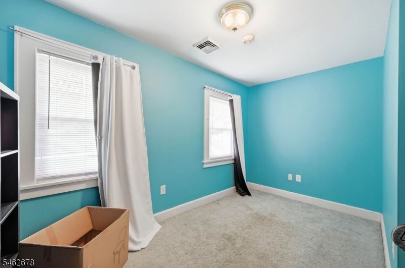 66 Rowland Ave Property Photo 21