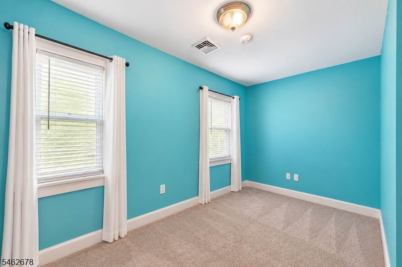 66 Rowland Ave Property Photo 23