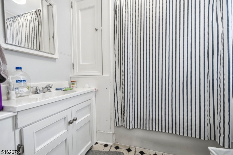 66 Rowland Ave Property Photo 26