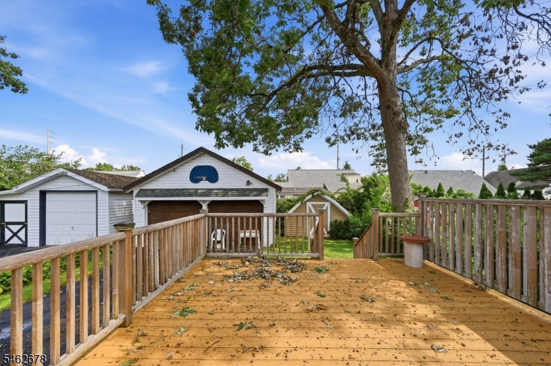 66 Rowland Ave Property Photo 34