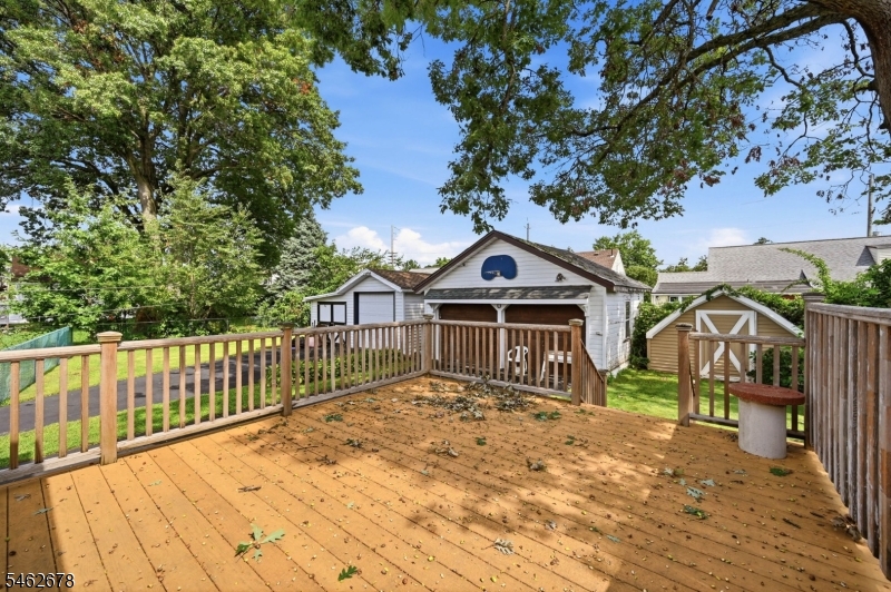 66 Rowland Ave Property Photo 35