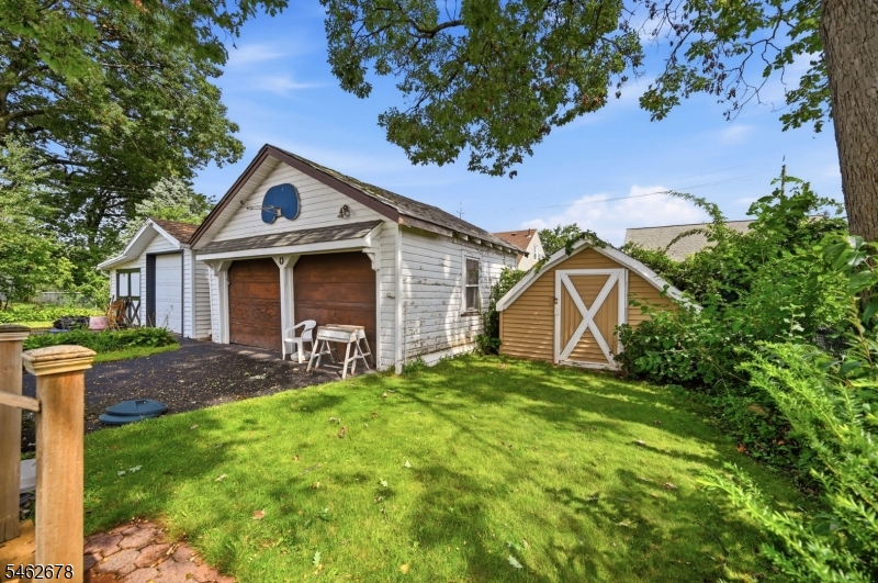 66 Rowland Ave Property Photo 36