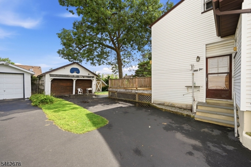 66 Rowland Ave Property Photo 39