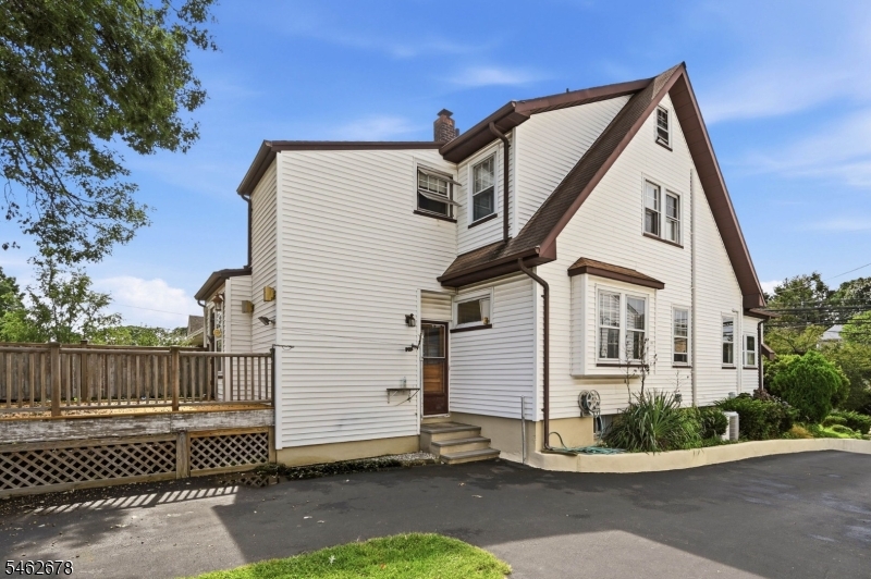 66 Rowland Ave Property Photo 40