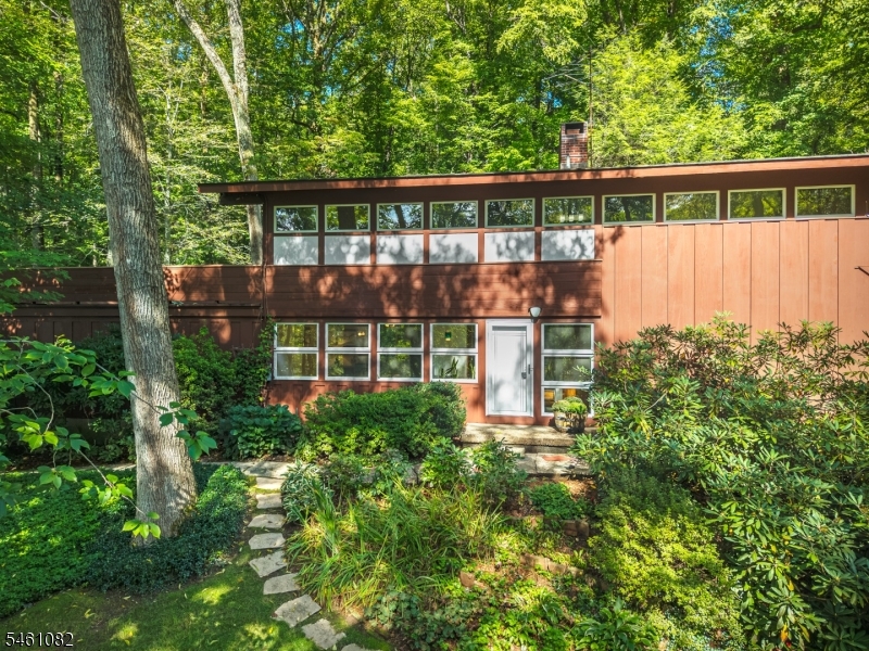 17 Brook Dr Property Photo 1