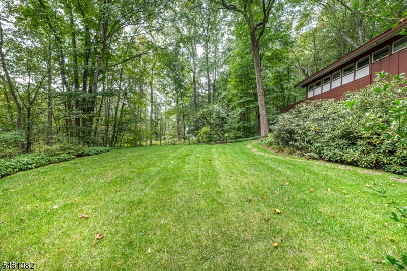 17 Brook Dr Property Photo 3