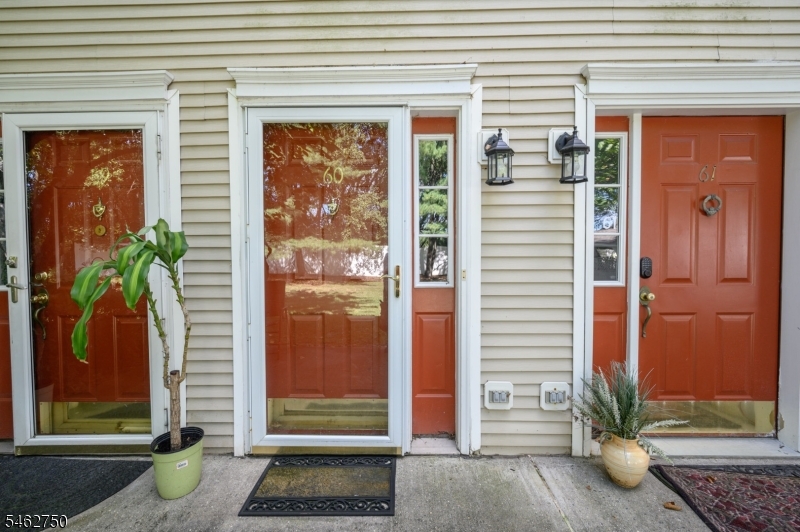 60 Waugh Ct Property Photo 2