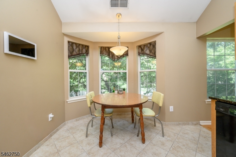 60 Waugh Ct Property Photo 6