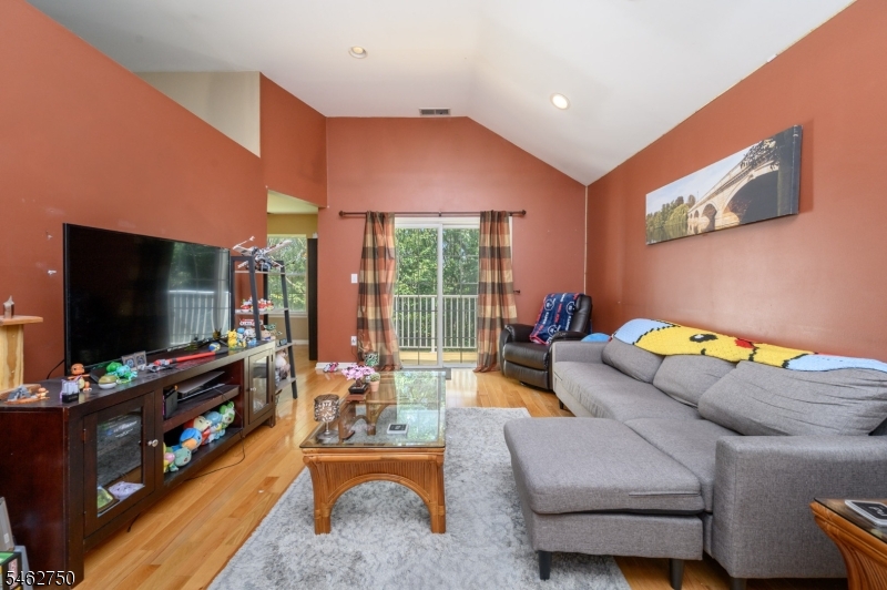 60 Waugh Ct Property Photo 8