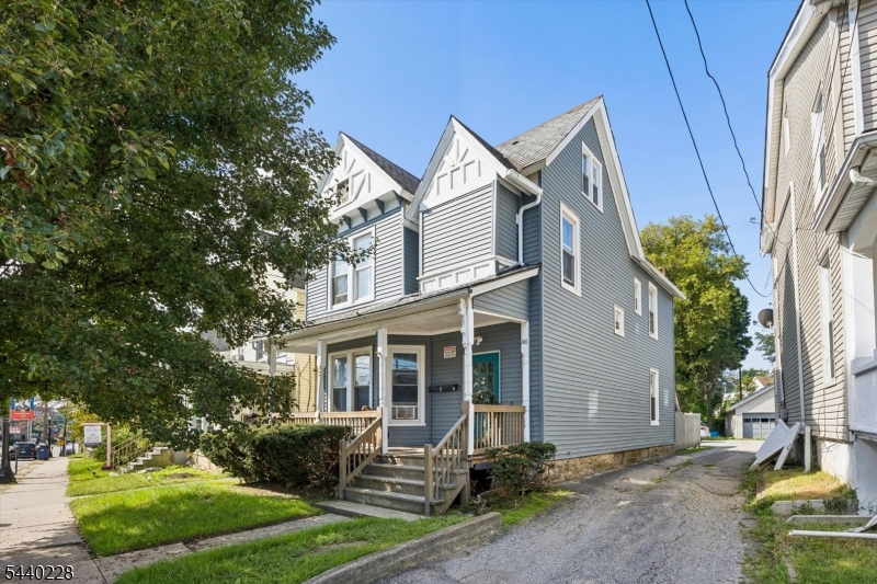 246 Spring St Property Photo 1