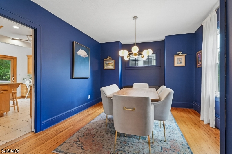 548 Hort St Property Photo 6
