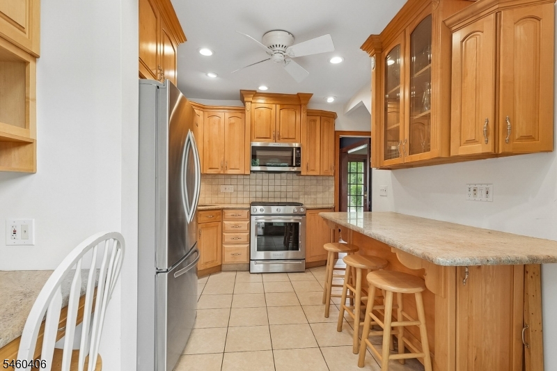 548 Hort St Property Photo 10