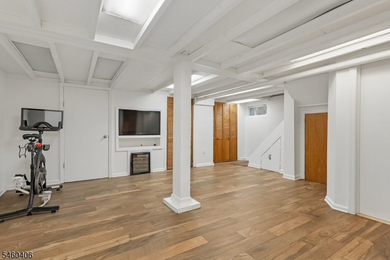548 Hort St Property Photo 17