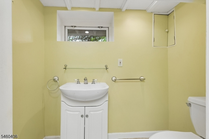 548 Hort St Property Photo 21