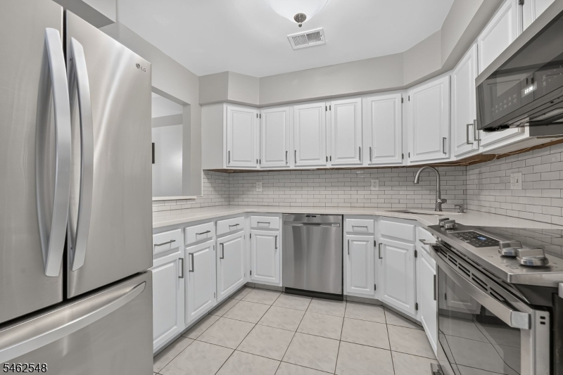 11 Amy Ct Property Photo 5