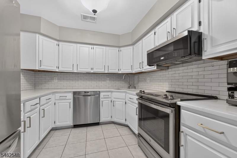 11 Amy Ct Property Photo 6