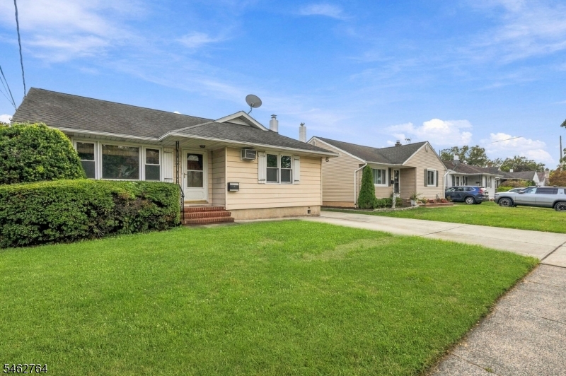 510 Verona Pl Property Photo 3